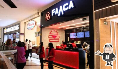 Veja imagens do interior do Faaca Burger & Parrilla