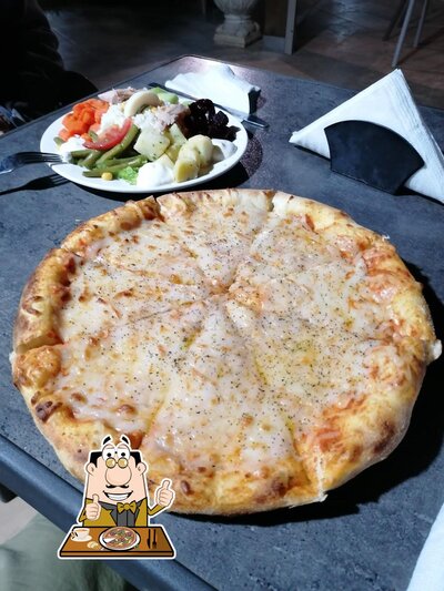 A Complexe Amazone Guercif : Hôtel, Café & Restaurant, Aire de Jeux & Piscine, vous pouvez profiter des pizzas