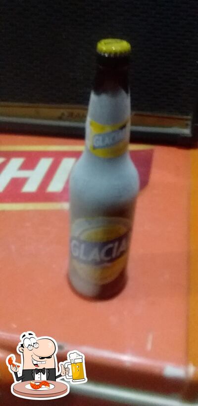 Desfute uma tulipa de cerveja leve ou escura