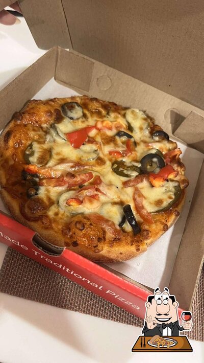 At Rv’s Café, you can order pizza