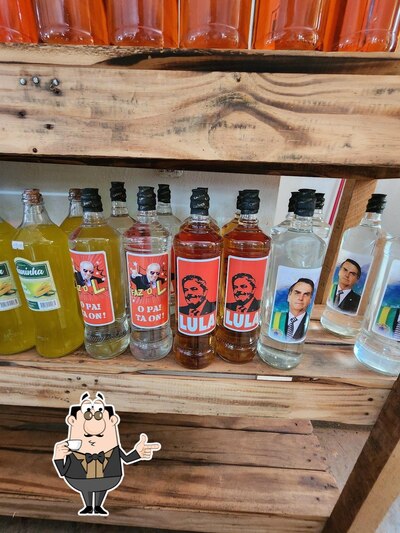 Desfrute de uma bebida no Parada de minas