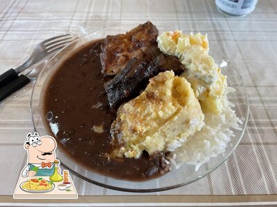 Comida em Restaurante Mirim