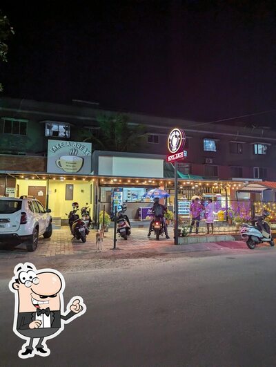 Check out how Beachway Cafe looks outside