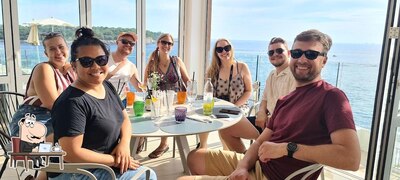 Siediti a un tavolo di Pool Bar & Restaurant Oliva