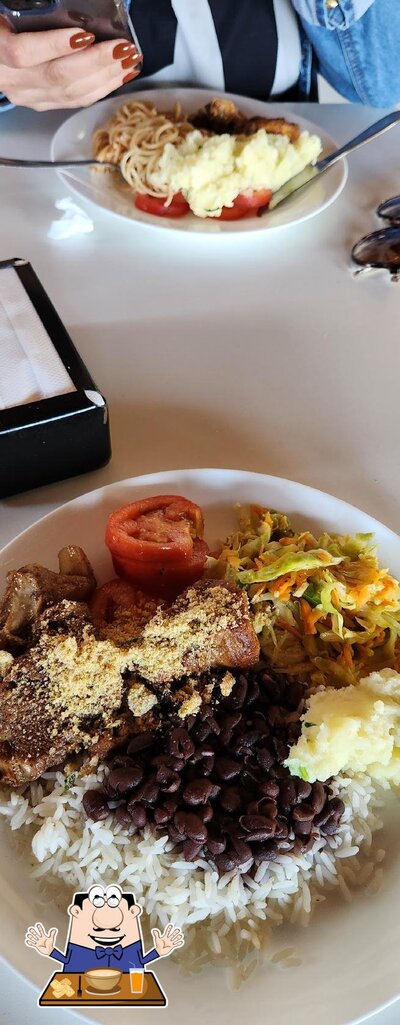 Comida em Restaurante Fogão a Lenha BR 277