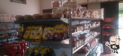 Veja imagens do interior do Padaria graal