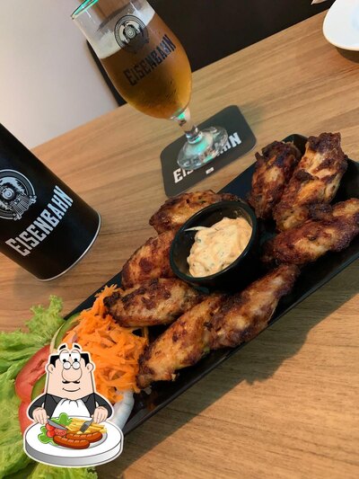 Platos en Pipa Night Pub