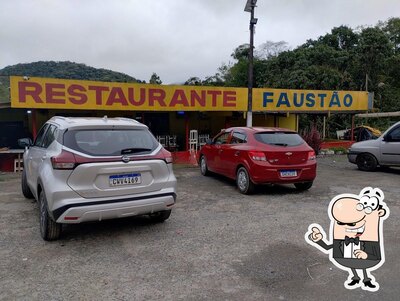 a parte exterior é uma característica importante do Restaurante Faustão