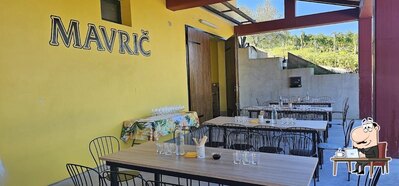 Siediti a un tavolo di MAVRIČ Danilo wines