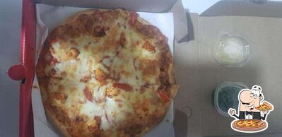At Rv’s Café, you can enjoy pizza