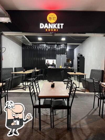 Sente em uma das mesas no Danket Sushi - Taguatinga