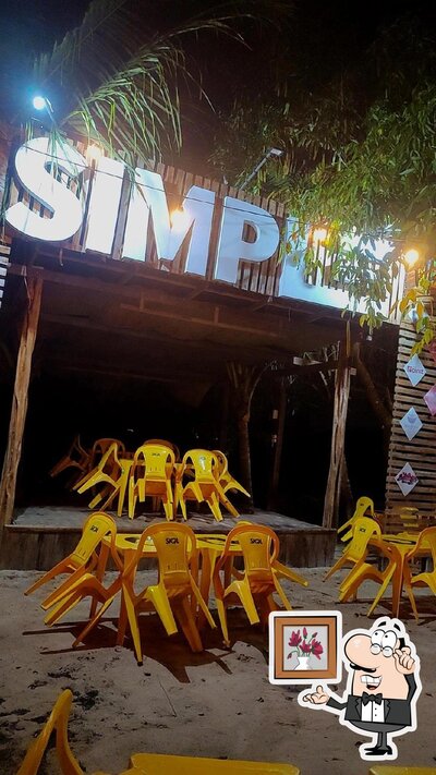 O interior do Simple Beach