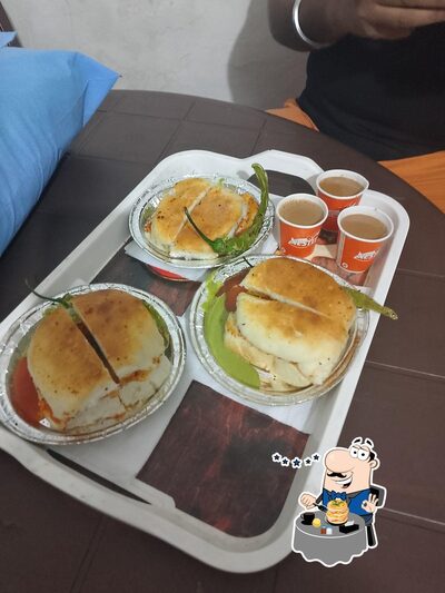 Food at Vadapav Centre