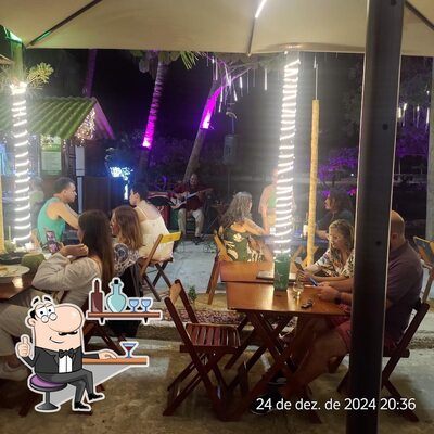 Sente em uma das mesas no Jangadeiros Restaurante
