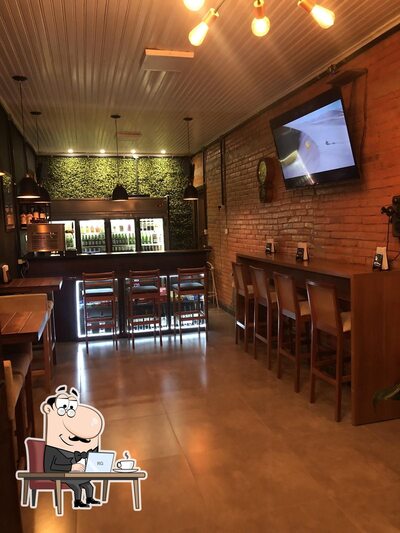 Veja imagens do interior do Skina Gastro Bar