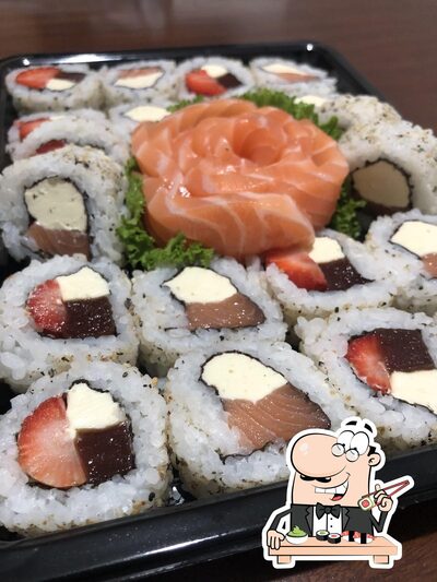 Rolos de sushi são servidos no Hayaku sushi