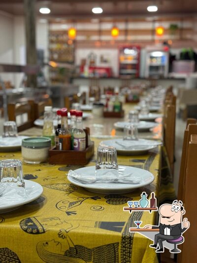 Sente em uma das mesas no Restaurante do Zeca