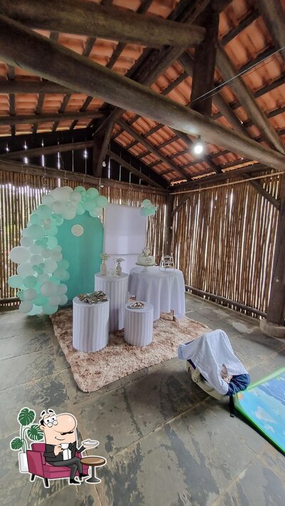 Sente em uma das mesas no Restaurante da Horta p/ Mesa
