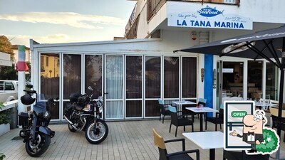 Goditi la vista dall'area esterna di Ristorante Pizzeria La Tana Marina