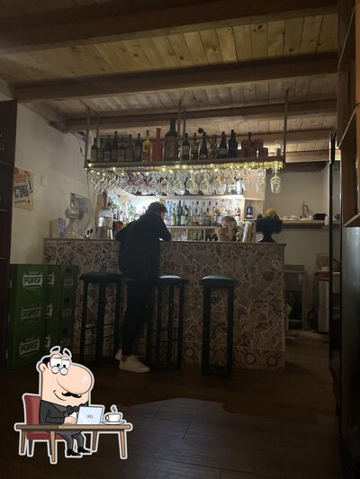 Siediti a un tavolo di Bar Pickwick