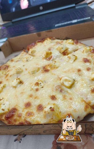 Pick pizza at Foodopia Cafe