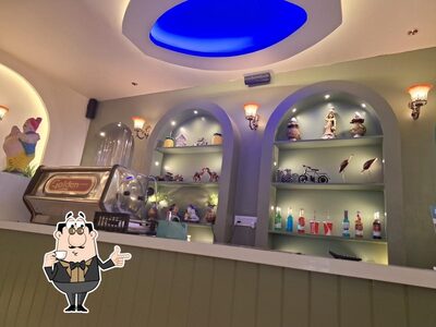 Try out different drinks served at Burger 18 cheeka