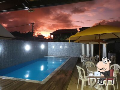 Sente em uma das mesas no Pizzaria Aquaville