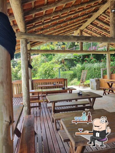O interior do Quiosque Sobre As Pedras