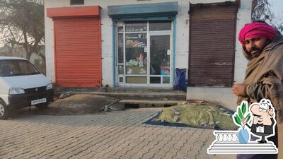 You can get some fresh air at the outside area of Rehan biba juice corner