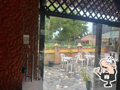 Sente em uma das mesas no Filé Restaurante
