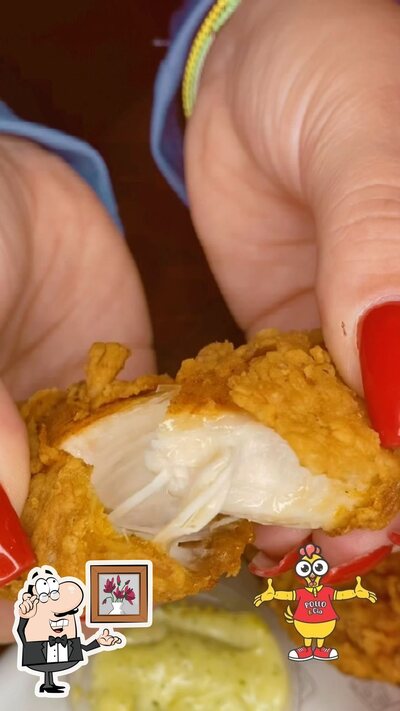 Sente em uma das mesas no Pollo e Cia - Frango Frito e Burger