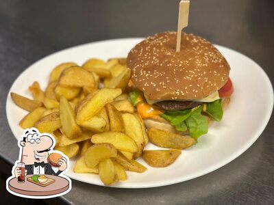 Concediti un bell'hamburger al ristorante Lory's Bistro Restaurant Sport