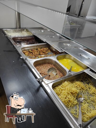 Sente em uma das mesas no Restaurante e Lanchonete Bom a Bessa Gourmet