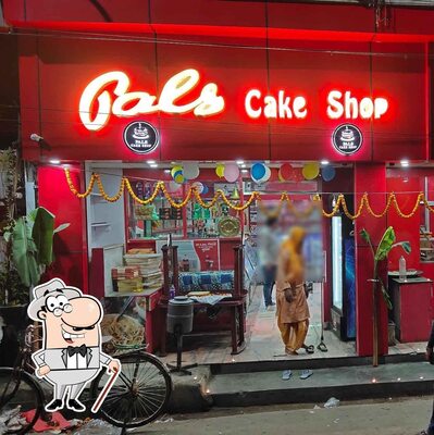 The outside area is an important feature of Pals Cake Shop