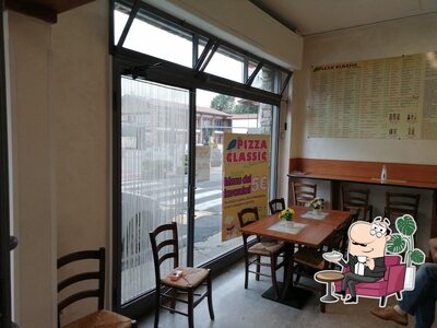 Gli interni di Pizza Classic Madone - da Salvo e Tommy