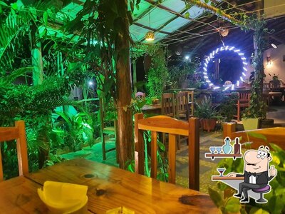 Veja imagens do interior do Delícias E Café