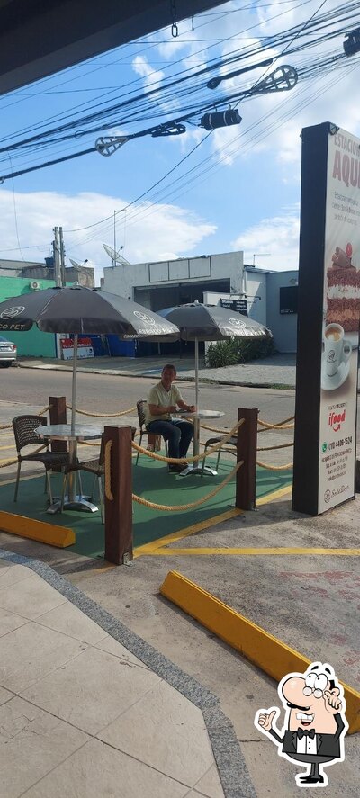 Sente em uma das mesas no Sodie Doces Cabreuva