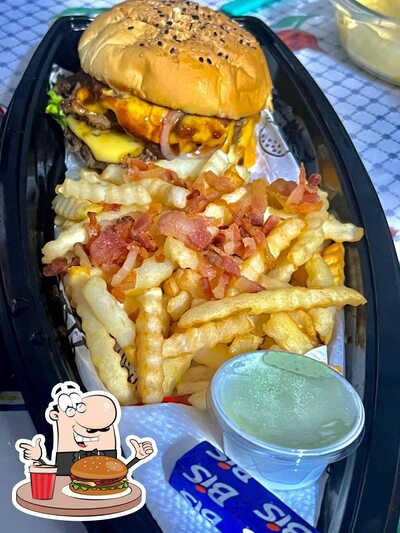 Experimente um dos hambúrgueres oferecidos no Burger Express Matupá
