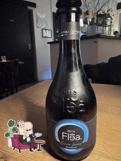 Siediti a un tavolo di L’Etoile