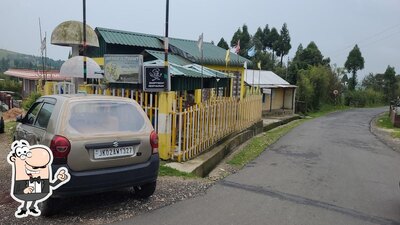 You can get some fresh air outside Banpyndap Restaurant