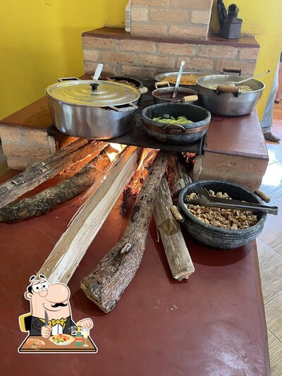 Comida em Restaurante Dona Maria Pão de Canela