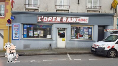 Vous pouvez prendre un bol d'air frais dans l'espace ouvert de L'open bar