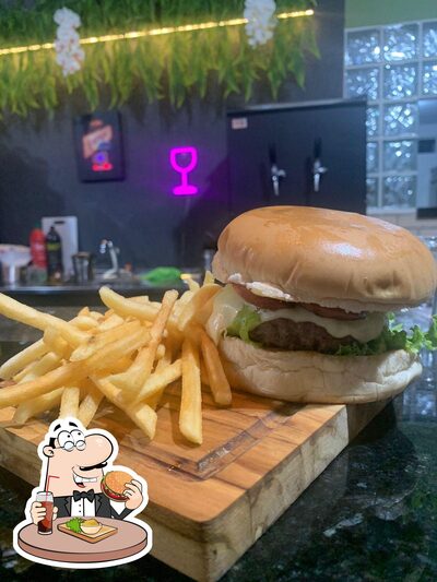 Experimente um dos hambúrgueres disponíveis no Restaurante Parada SP