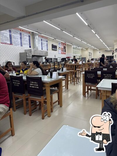 Sente em uma das mesas no Churrascaria E Lanchonete Pé Da Serra