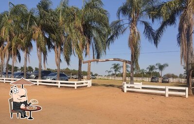 Veja imagens do exterior do RANCHO TEXAS