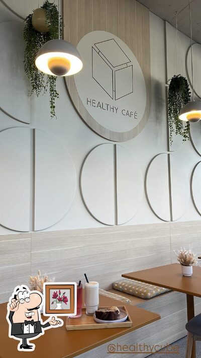 Dai un'occhiata agli interni di Healthy Café