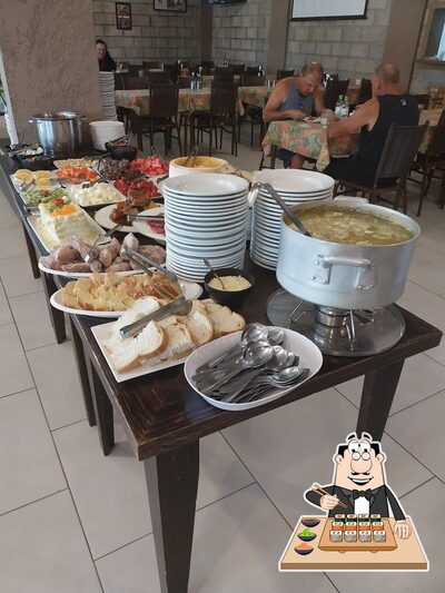 Rolos de sushi são servidos no Palafita's Lancheria e Restaurante