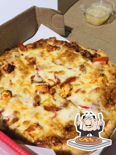 Order pizza at Rv’s Café