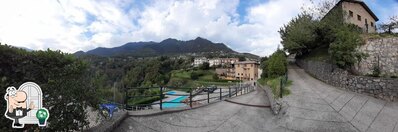 Puoi goderti l'aria fresca da seduto all'esterno di GTS Group