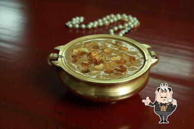 Nalukettu Payasam offers a number of drinks